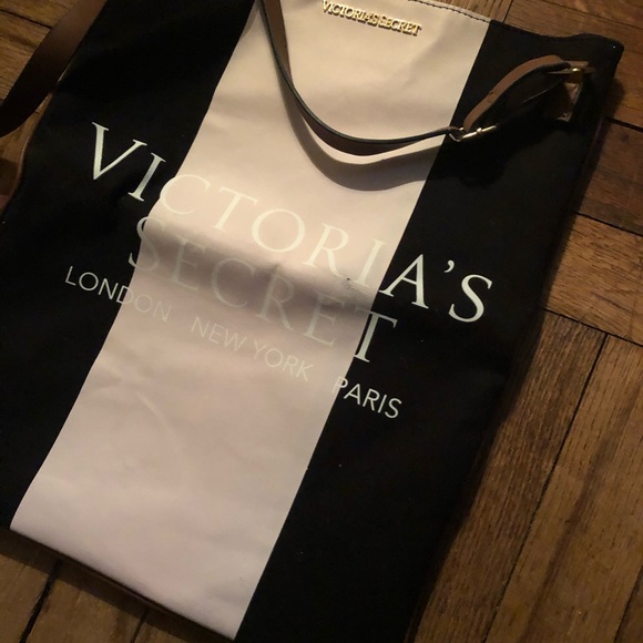 SOLD 🛑VICTORIA’S SECRET STRIPE CROSSBODY BAG - Picture 2 of 3